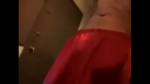 bulto short rojo moviendose gay [ Duration: 00:29 ]
