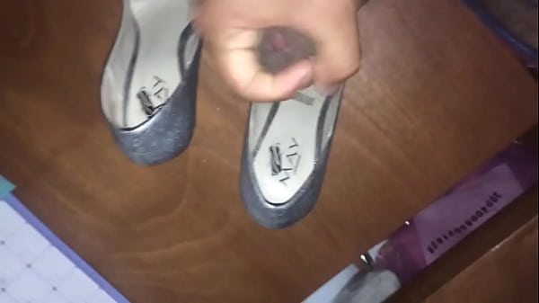 zapatillas con semen amateur [ Duration: 01:07 ]