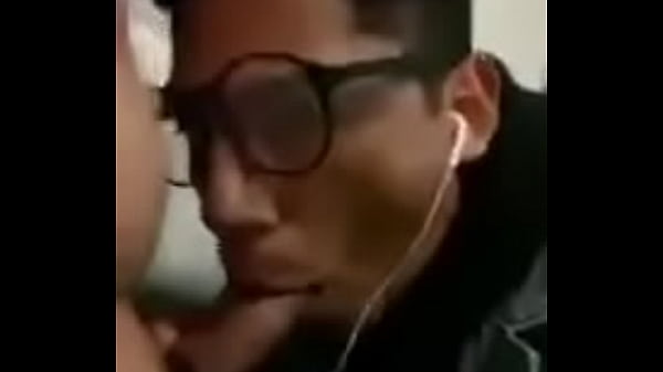 mamando verga en el metro gay [ Duration: 00:45 ]