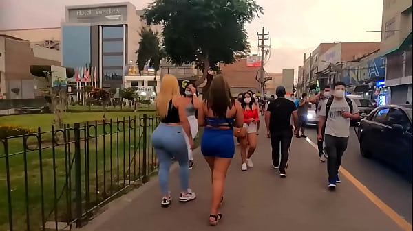 La sirenita de MEGAPLAZA – PERU