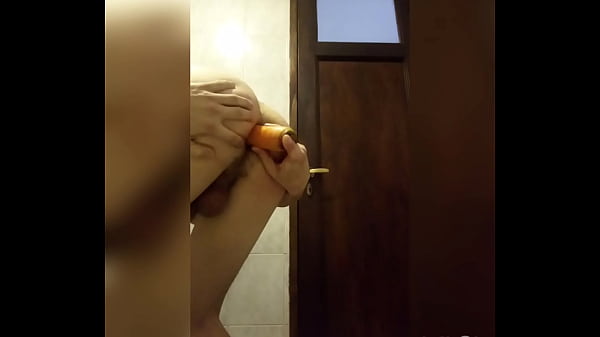 cojida con zanahoria gay [ Duration: 00:37 ]