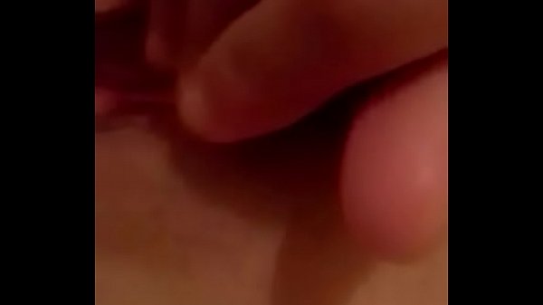 se mete los dedos bien rico en su panocha mojada sexy [ Duration: 02:41 ]