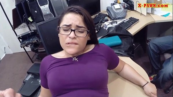 Glasses Women Porn - Woman with glasses fucked by pawn dude - XVIDEOS.COM