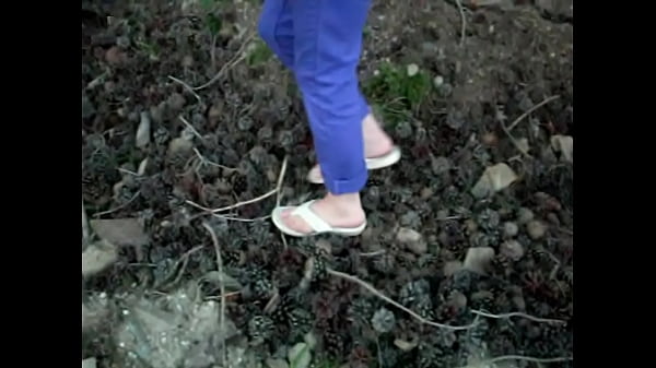 pine cones vs flip flops fetish obsession sex movie [ Duration: 00:44 ]