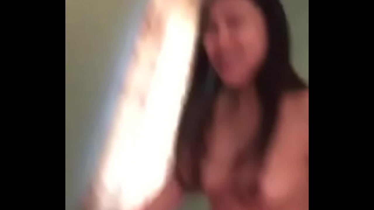 Cewek Berbehel Sedang Asyik di Goyang - XVIDEOS.COM