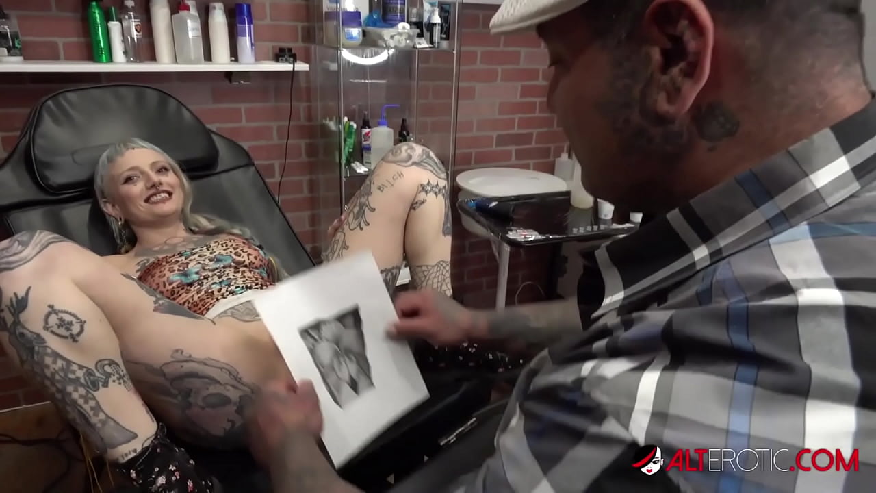 River Dawn Ink sucks cock after her new pussy tattoo