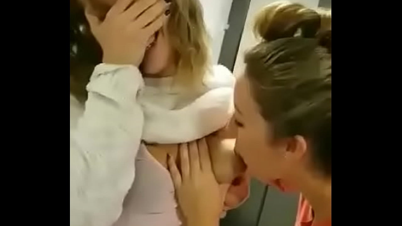 Amateur aprende a chupar las tetas de milf correctamente 1280x720 Foto Amateur aprende a chupar las tetas de milf correctamente