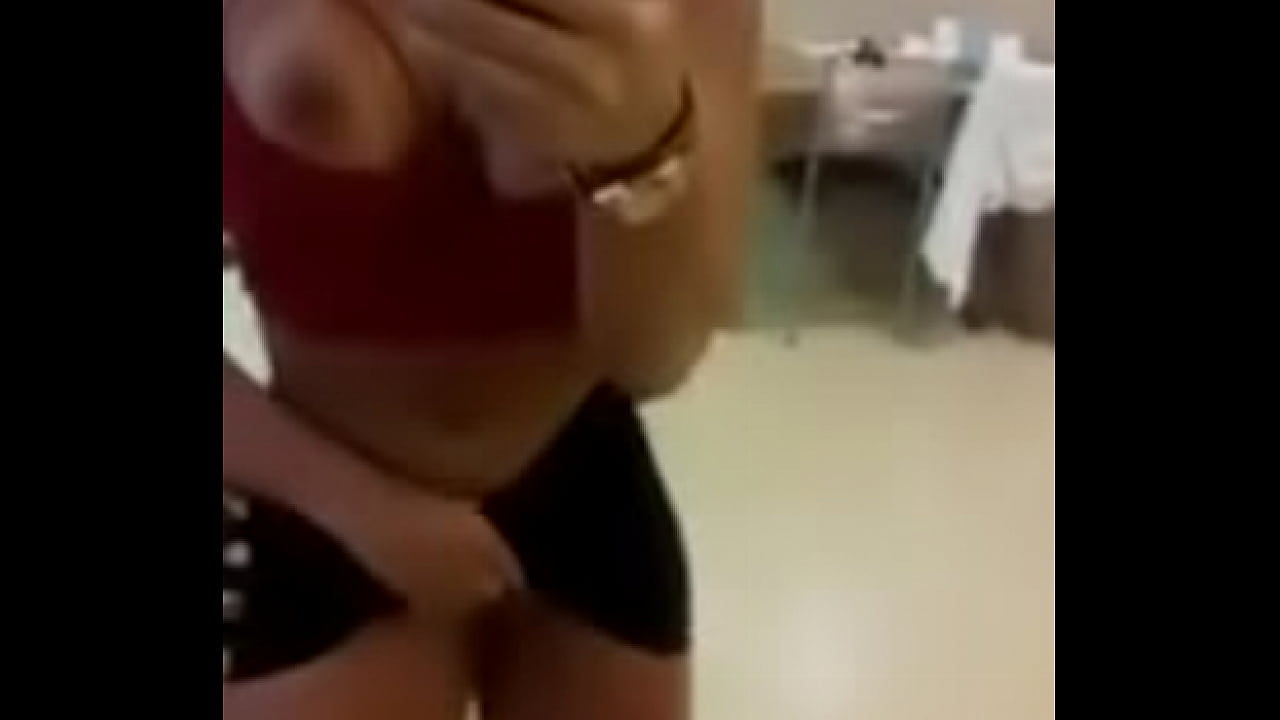 morena amadora exibida no espelho - XVIDEOS.COM