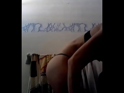 Boricua quitandose la ropa