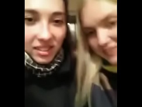 Amateur meiden zoenen erotisch