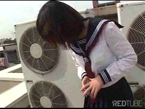 XVIDEO 屋上で女子校生が立ったままおしっこ