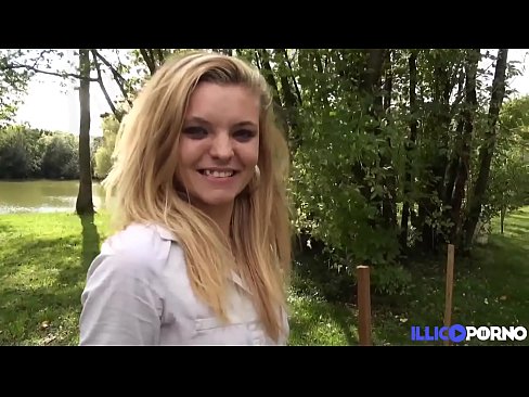 Sindy 20 ans se fait enculer à la chaîne